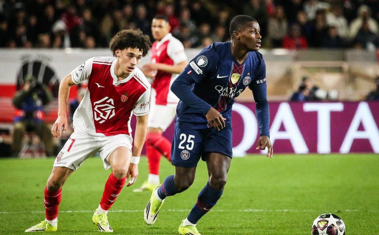 欧冠附加赛首回合3-2逆转，巴黎圣日耳曼让二追三占据主动权